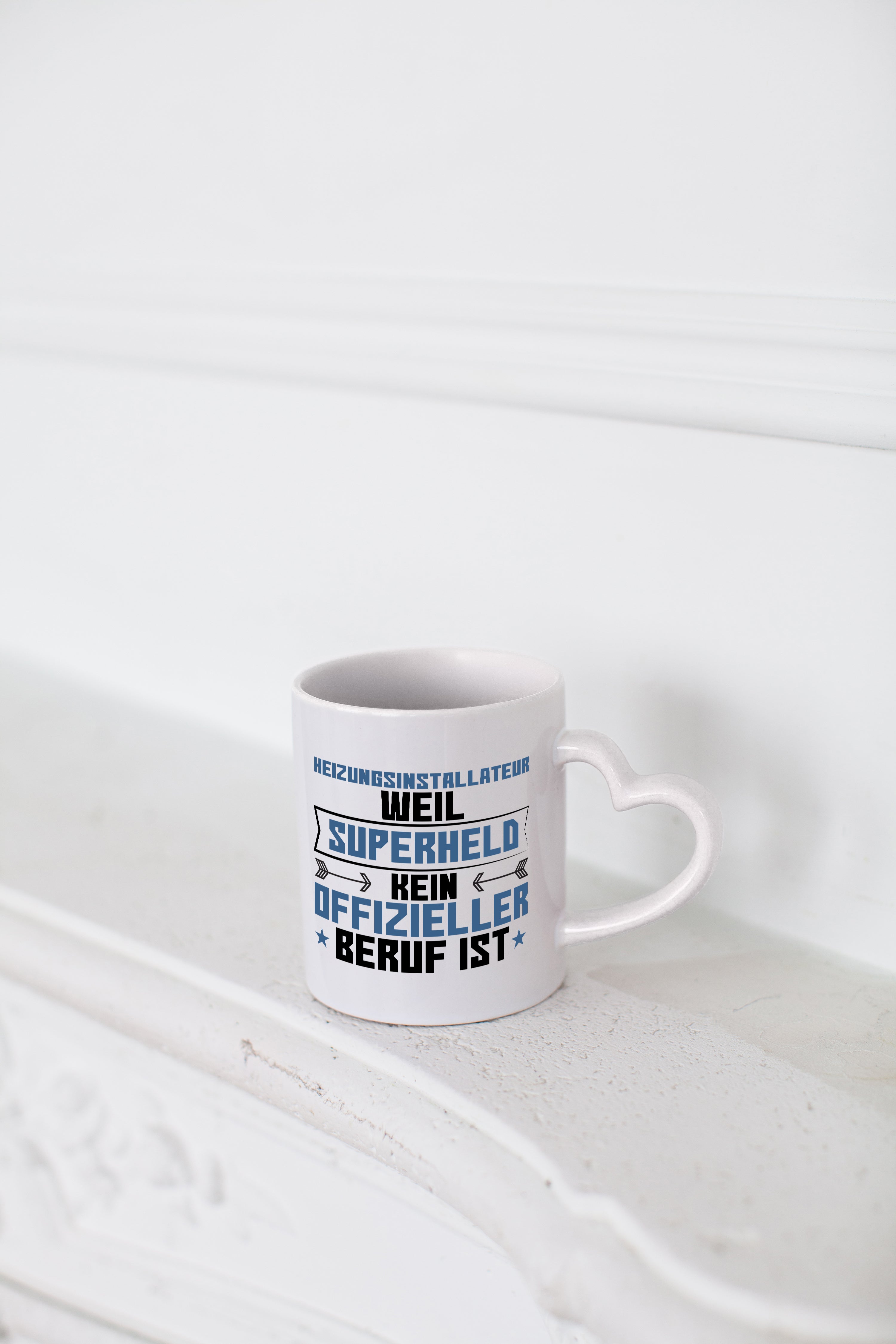 Superheld Heizungsinstallateur | Heizungsbauer - Herzhenkel Tasse - Kaffeetasse / Geschenk / Familie