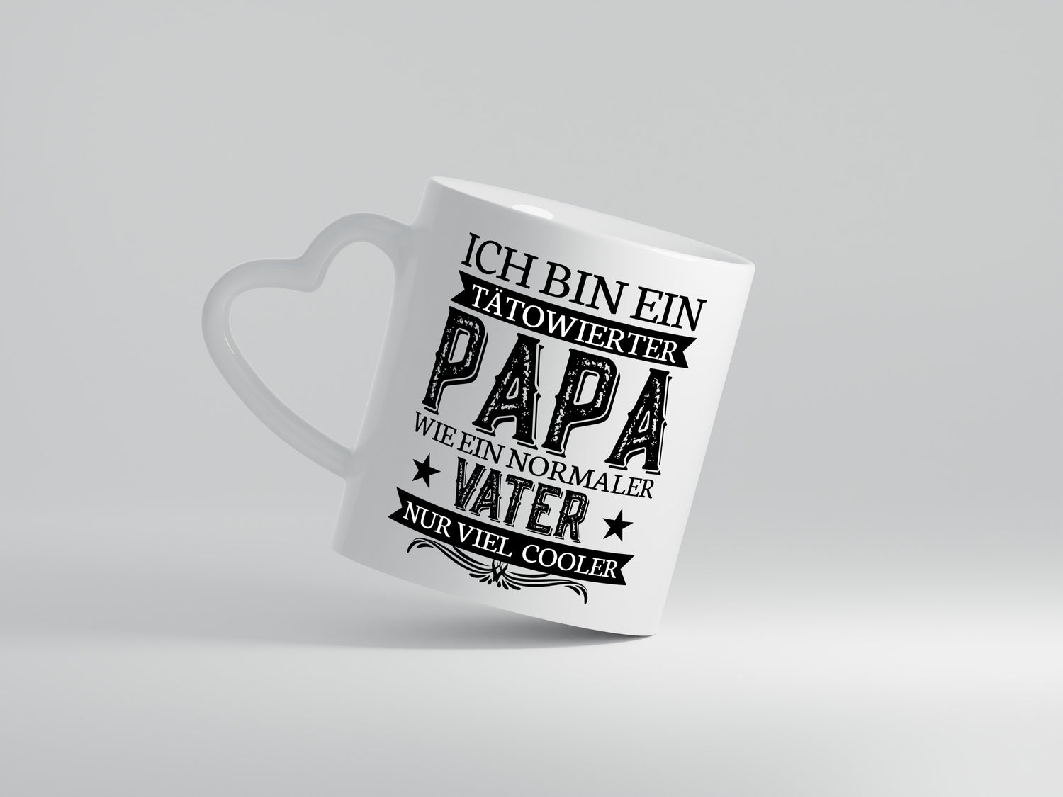 Tätowierter Papa | Cooler Vater Tasse | Vatertag - Herzhenkel Tasse - Kaffeetasse / Geschenk / Familie