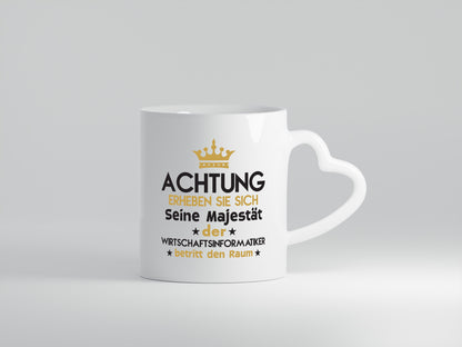 Seine Majestät Wirtschaftsinformatiker | Wirtschaft - Herzhenkel Tasse - Kaffeetasse / Geschenk / Familie