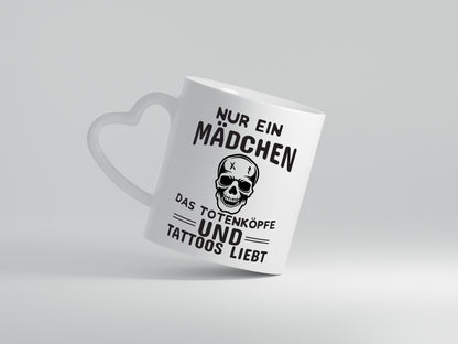 Totenköpfe und Tattoos - Herzhenkel Tasse - Kaffeetasse / Geschenk / Familie