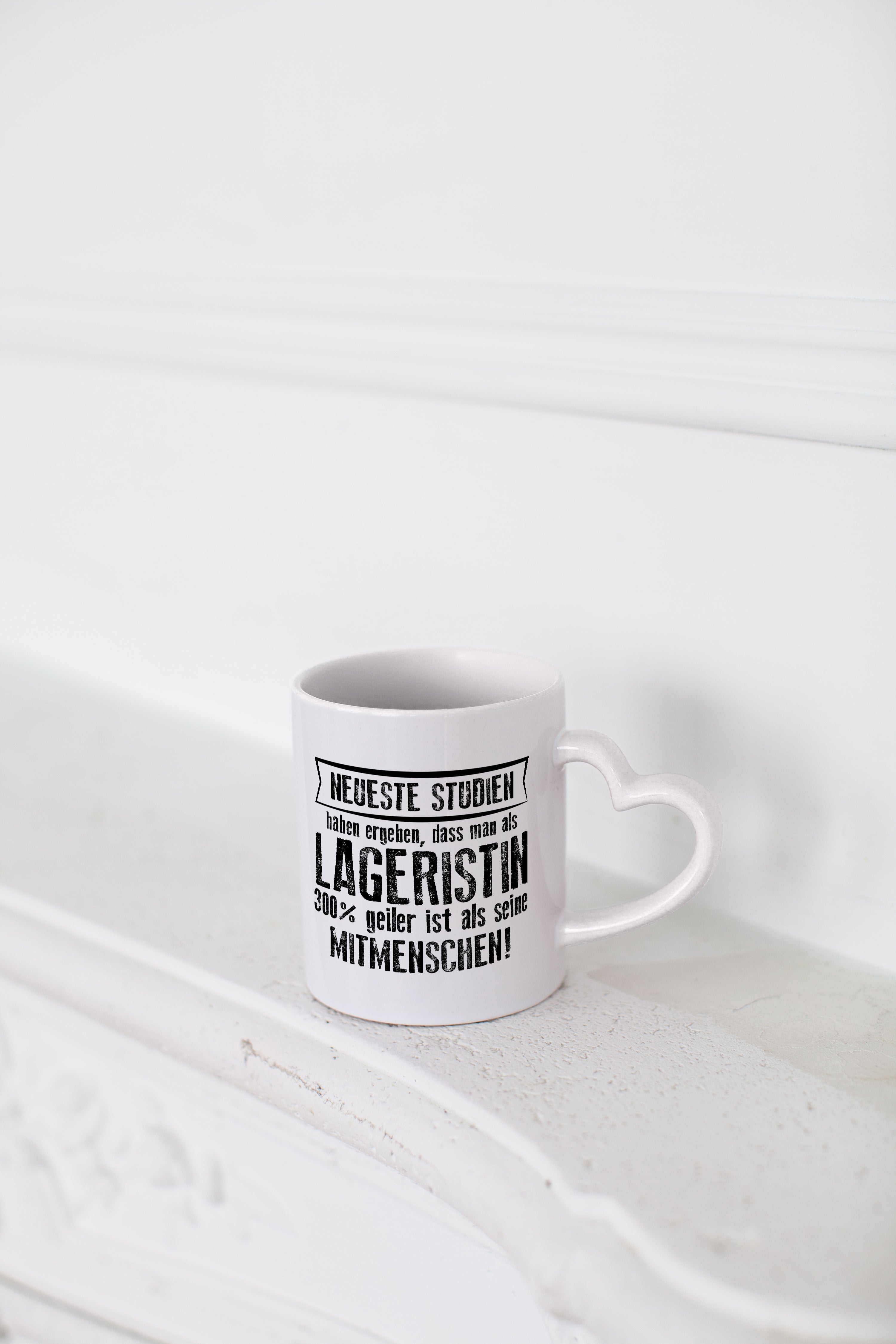 Neuste Studien: Lageristin | Beruf | Lager Arbeiterin - Herzhenkel Tasse - Kaffeetasse / Geschenk / Familie