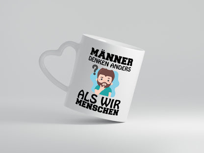 Männer denken anders - Herzhenkel Tasse - Kaffeetasse / Geschenk / Familie