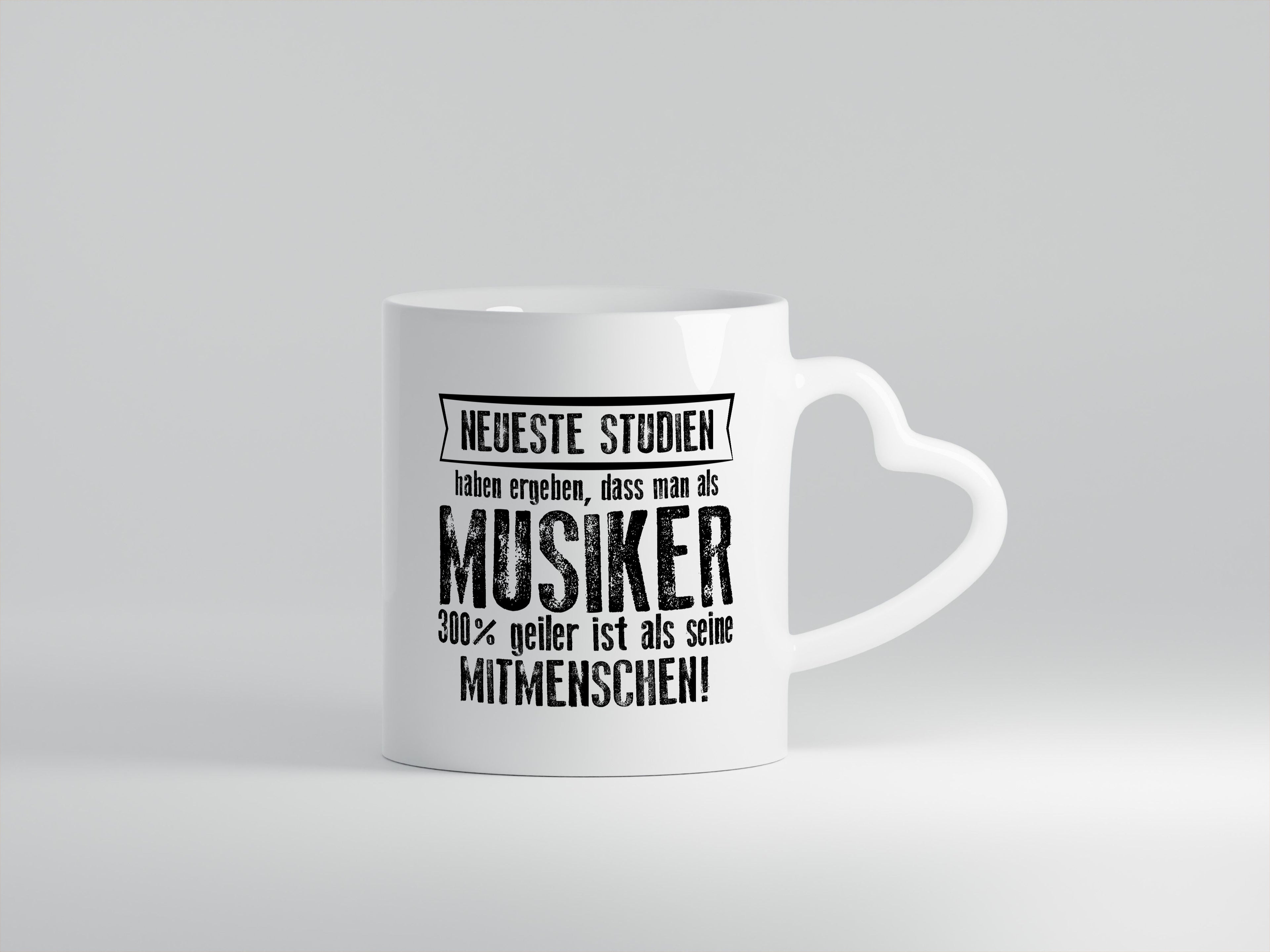 Neuste Studien: Musiker | Musik | Musikant - Herzhenkel Tasse - Kaffeetasse / Geschenk / Familie