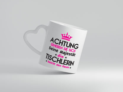 Seine Majestät Tischlerin | Tischlerei - Herzhenkel Tasse - Kaffeetasse / Geschenk / Familie