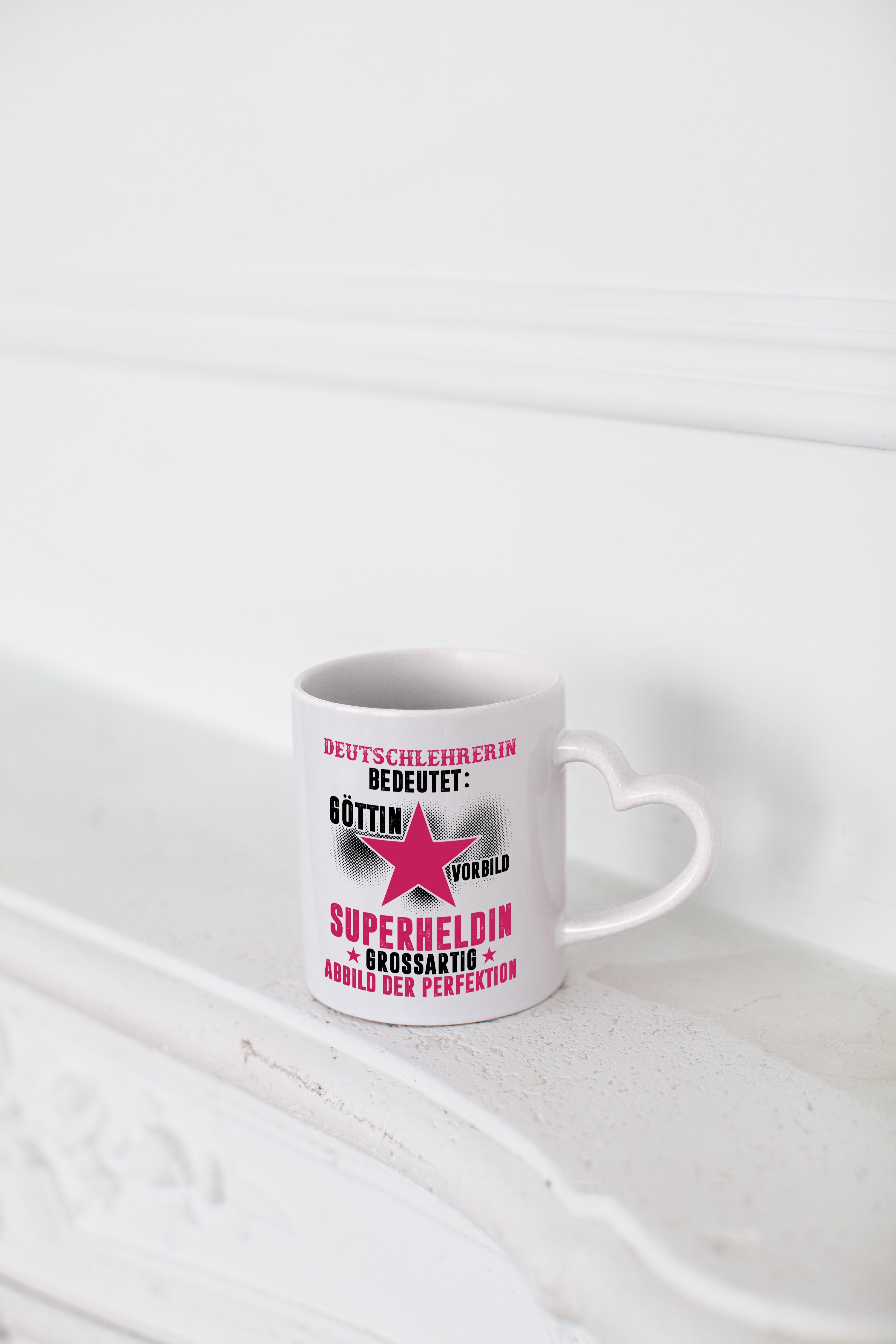 Bedeutung von Deutschlehrerin | Lehrer - Herzhenkel Tasse - Kaffeetasse / Geschenk / Familie