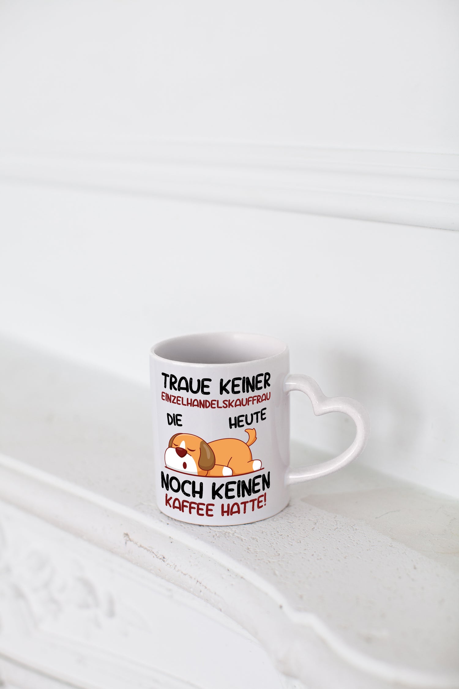 Traue keiner Einzelhandelskauffrau | Einzelhandel - Herzhenkel Tasse - Kaffeetasse / Geschenk / Familie