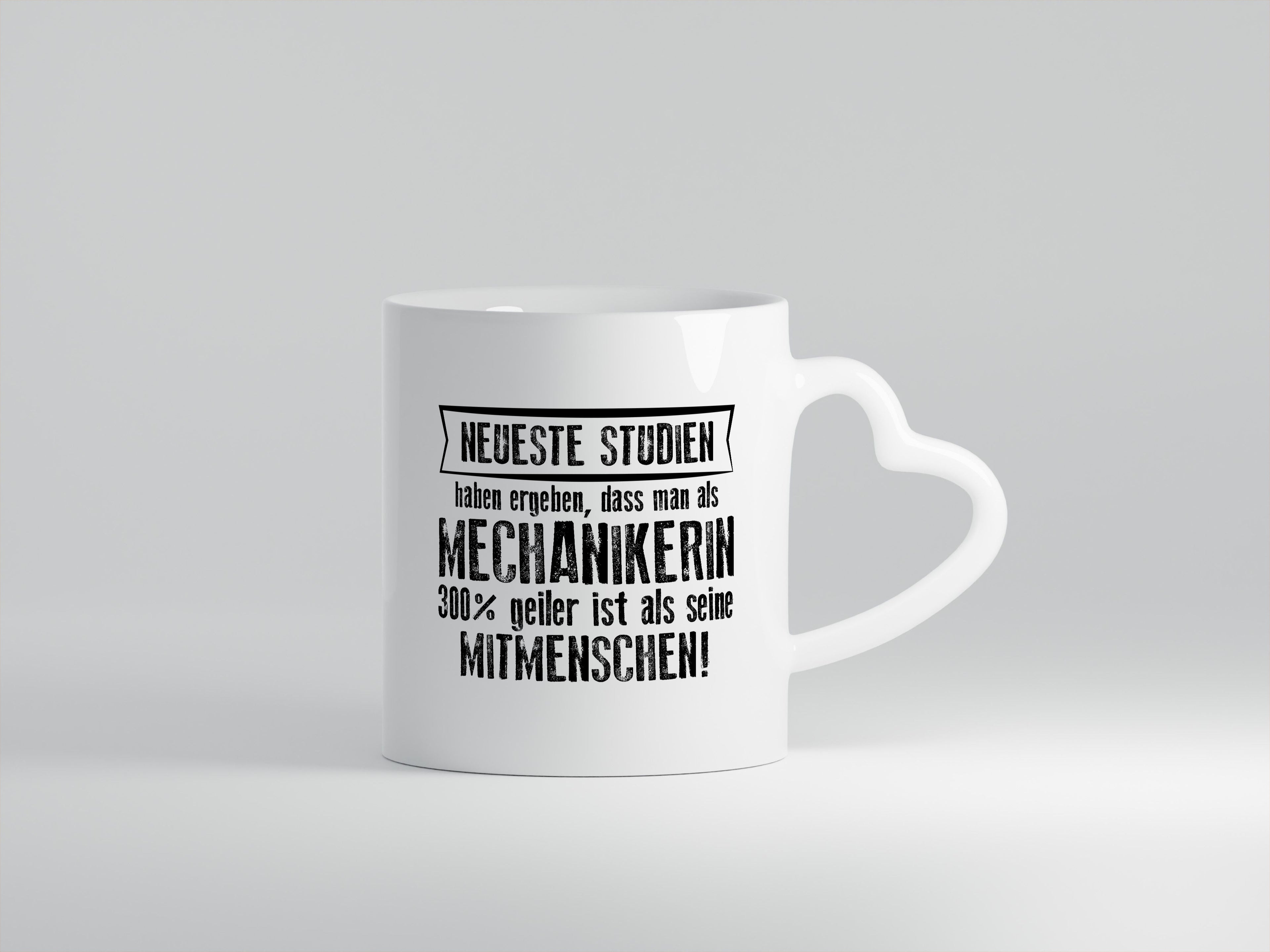Neuste Studien: Mechanikerin | KFZ - Herzhenkel Tasse - Kaffeetasse / Geschenk / Familie