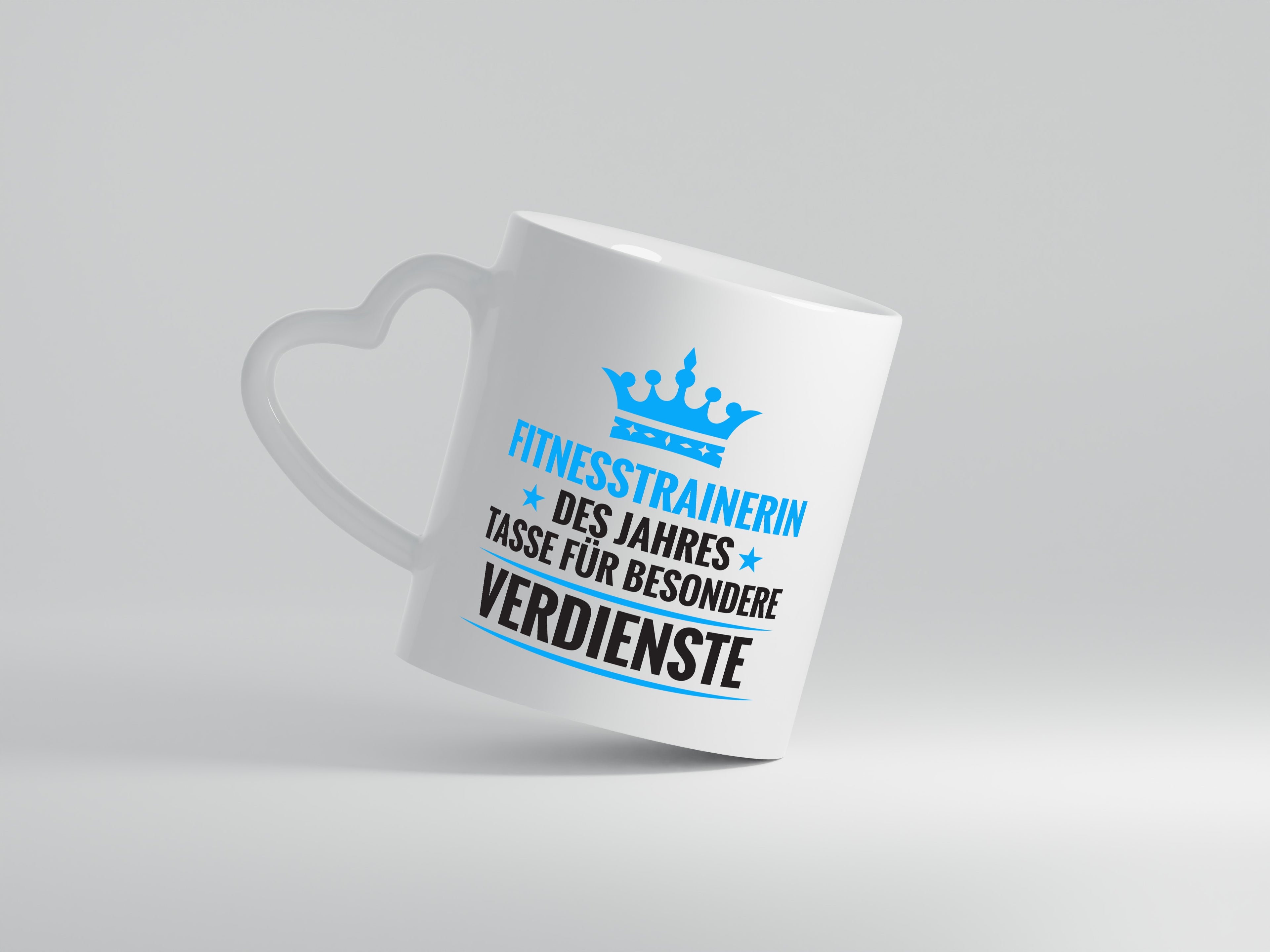 Besonderer Verdienst: Fitnesstrainerin | Trainerin | Sport - Herzhenkel Tasse - Kaffeetasse / Geschenk / Familie