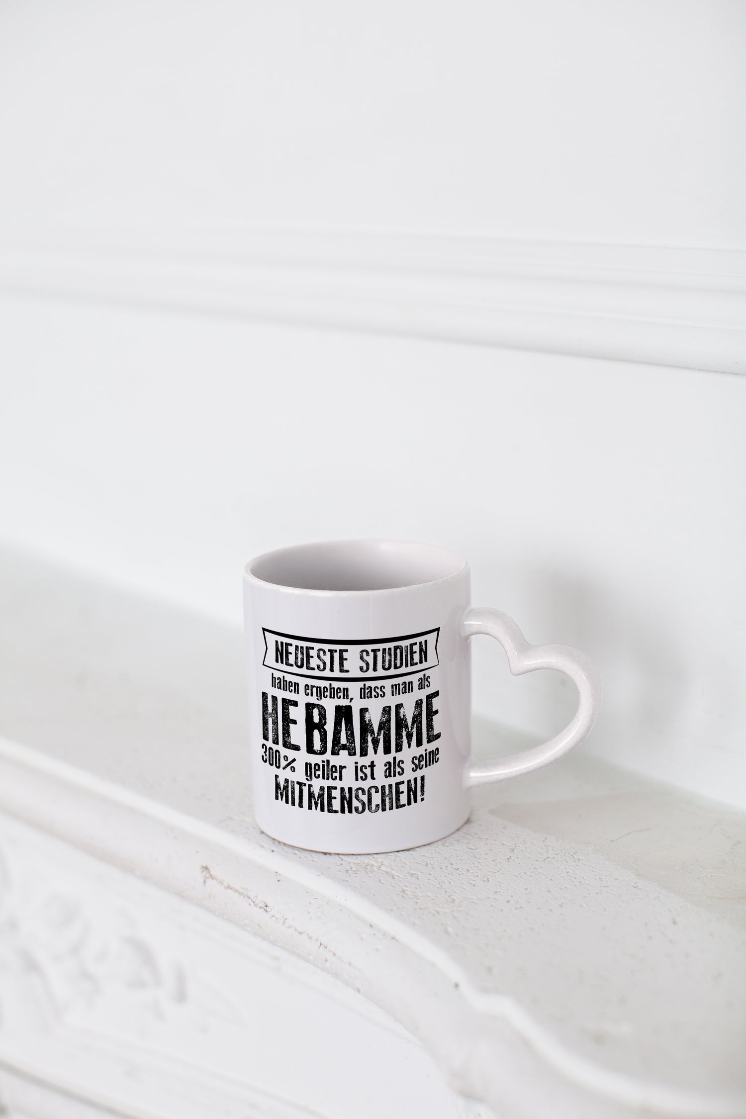 Neuste Studien: Hebamme | Geburtshilfe - Herzhenkel Tasse - Kaffeetasse / Geschenk / Familie